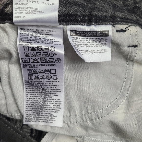 Levi's High Rise Denim Shorts - Picture 6 of 7